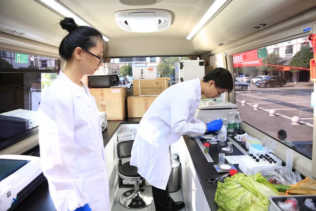 流動檢測車讓市民點(diǎn)贊的食品安全車